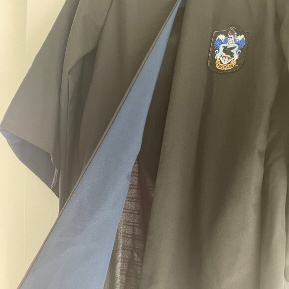 Universal Studios Harry Potter Raveclaw Robe - Picture 4 of 8